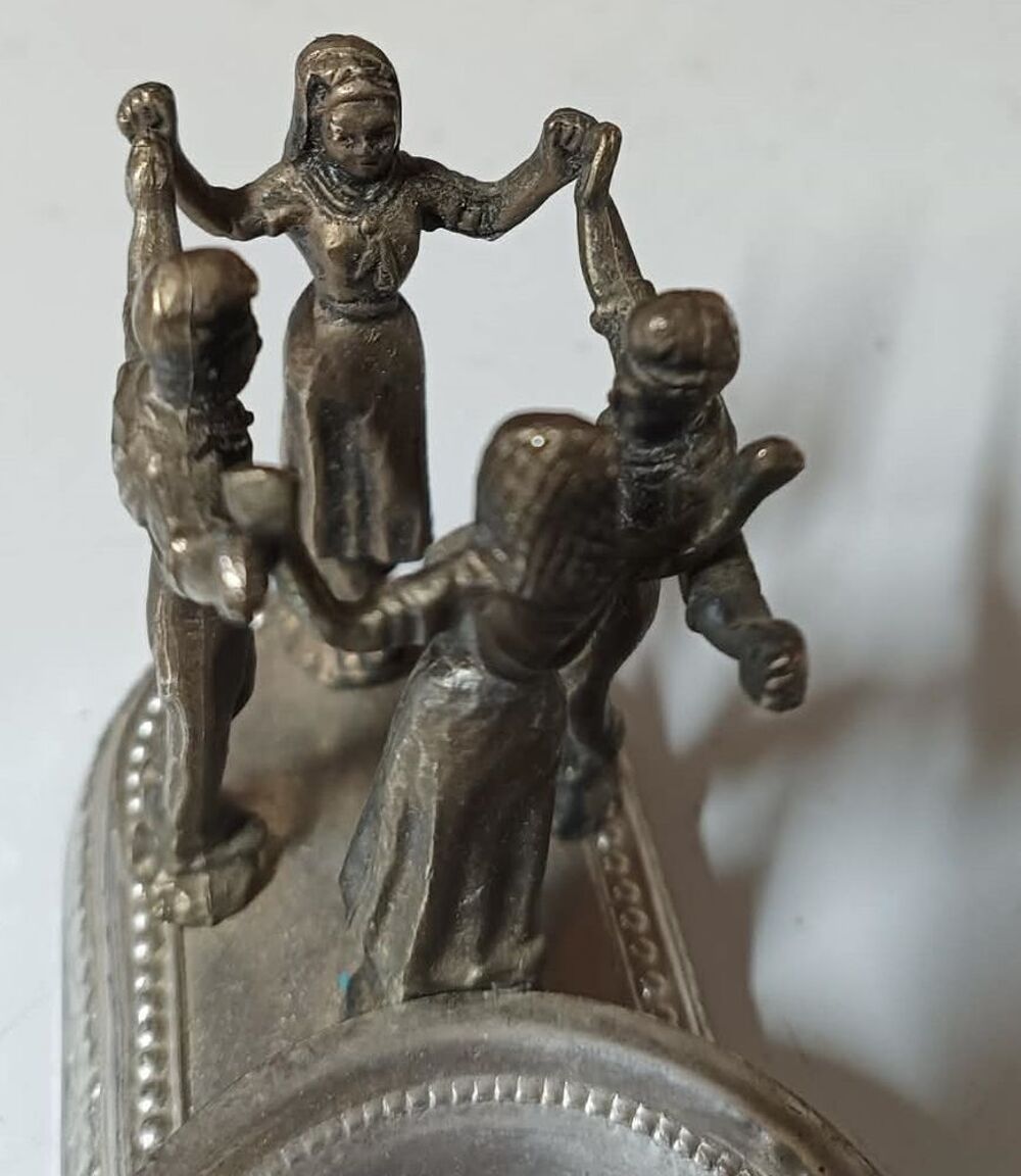Cendrier ancien avec figurine 