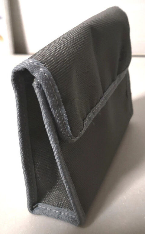 Trousse de ceinture
Textile gris, impermable en polyester
8 Narbonne (11)
