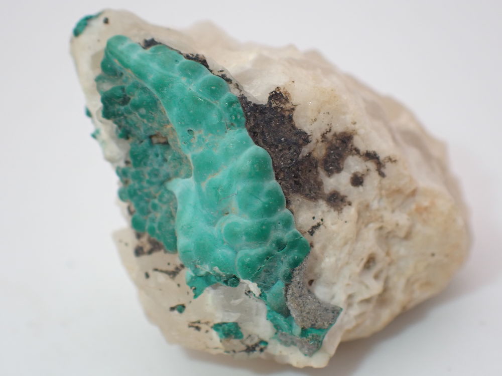Malachite botryo&iuml;dale en boules sur Quartz Bouque-Payrol 