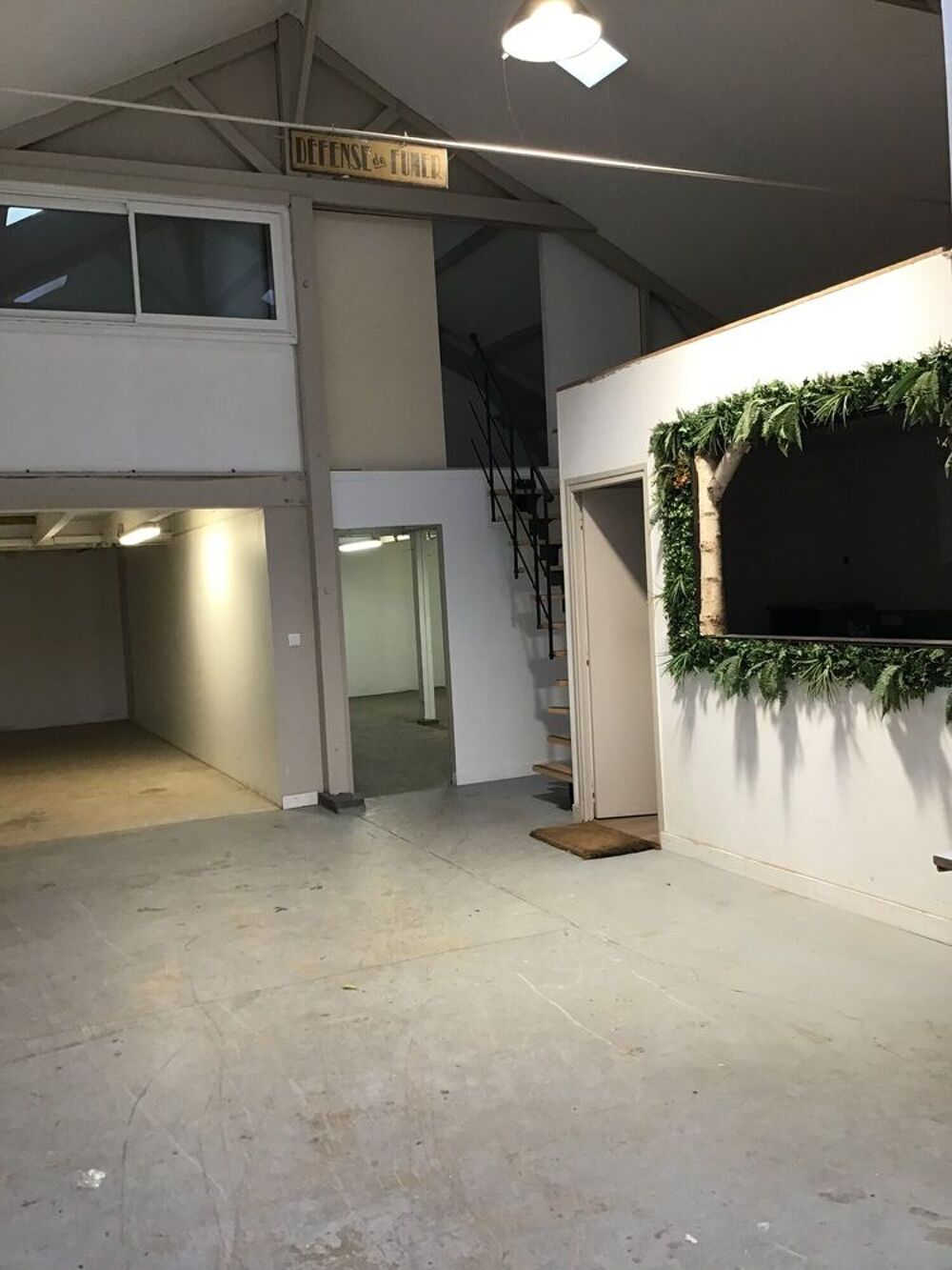   LOCAL D'ACTIVITÉS  160 m2 La Varenne St Hilaire, SAINT MAUR DES FOSSES 