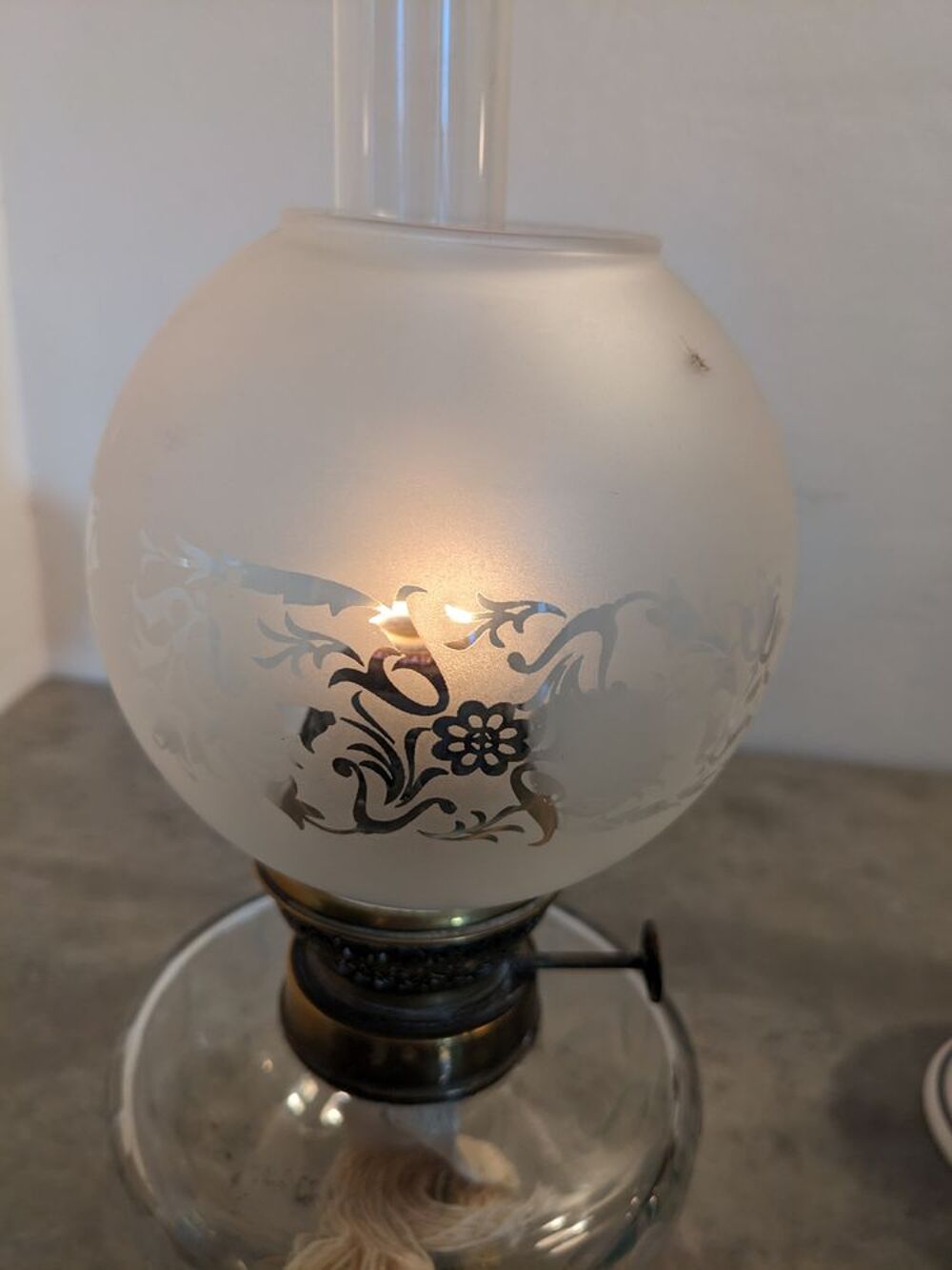 Grande lampe &agrave; p&eacute;trole a globe &eacute;poque Napol&eacute;on III verre ou Décoration