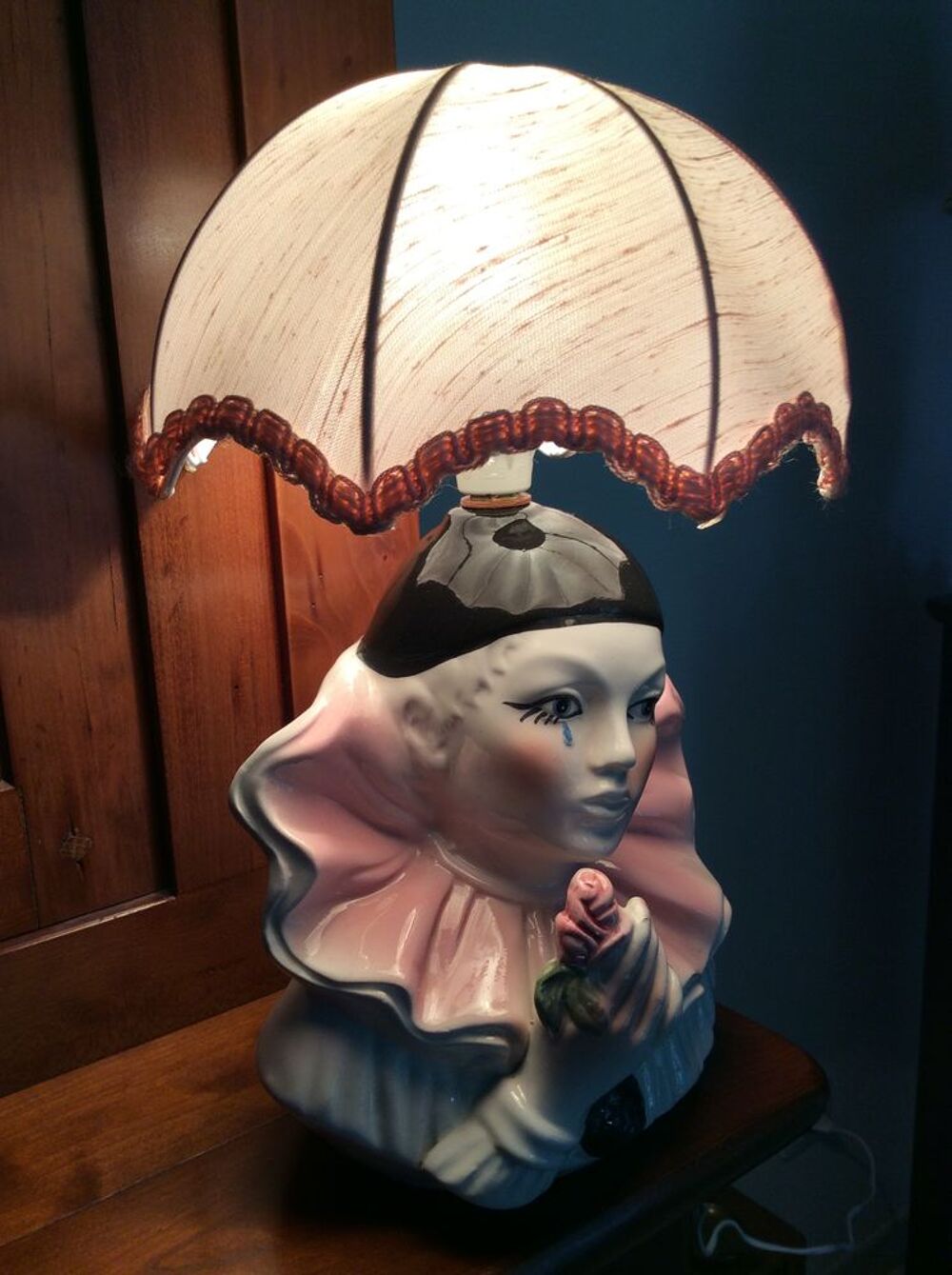 Veilleuse chambre enfant c&eacute;ramique Pierrot &agrave; la rose Décoration