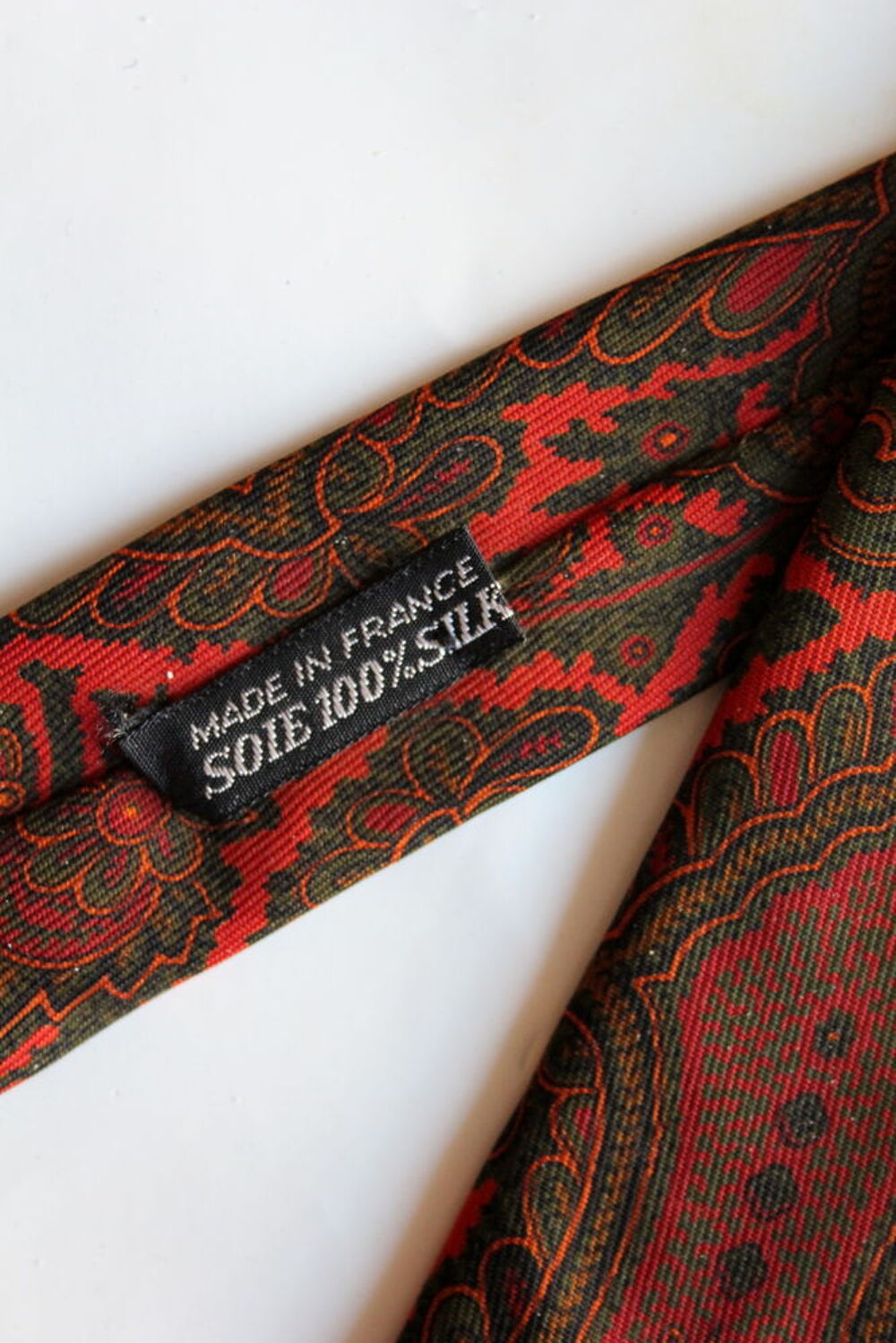 Cravate soie rouge motifs cachemire ARNYS Vêtements