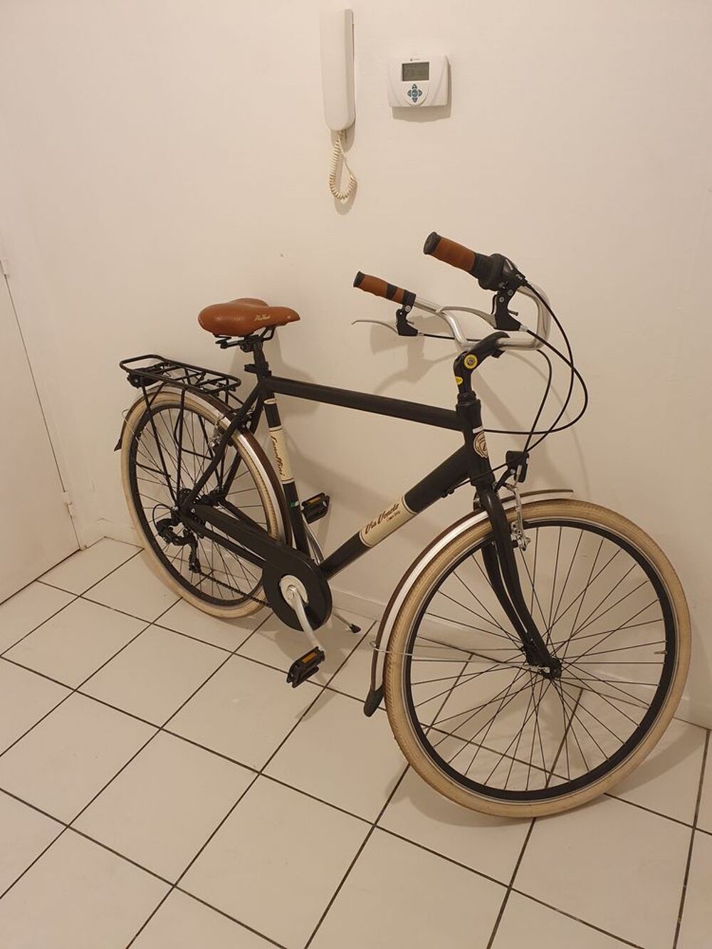 Velo de ville tr&egrave;s bon &eacute;tat Vlos