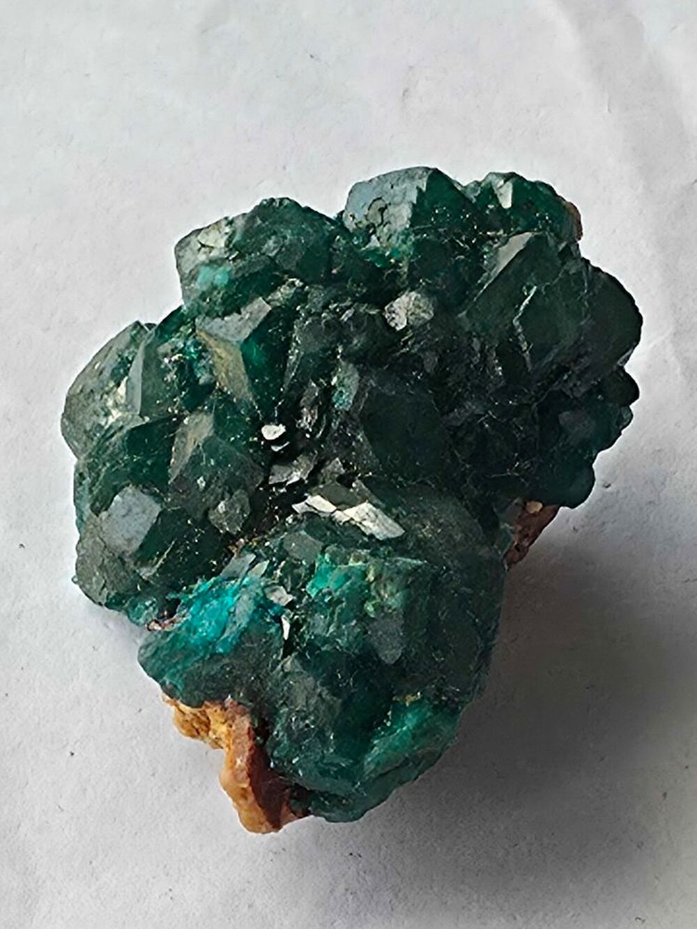Dioptase brute sur matrice-Vert &eacute;meraude intense-38g 