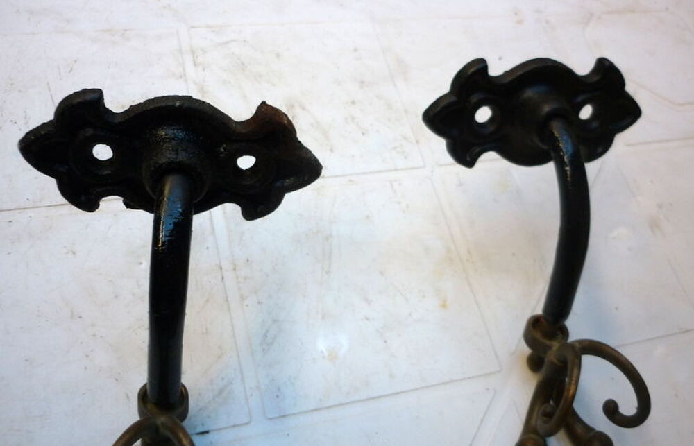 2 BOUGEOIRS ANCIENS POUR PIANO OU APPLIQUE MURALE.
Décoration