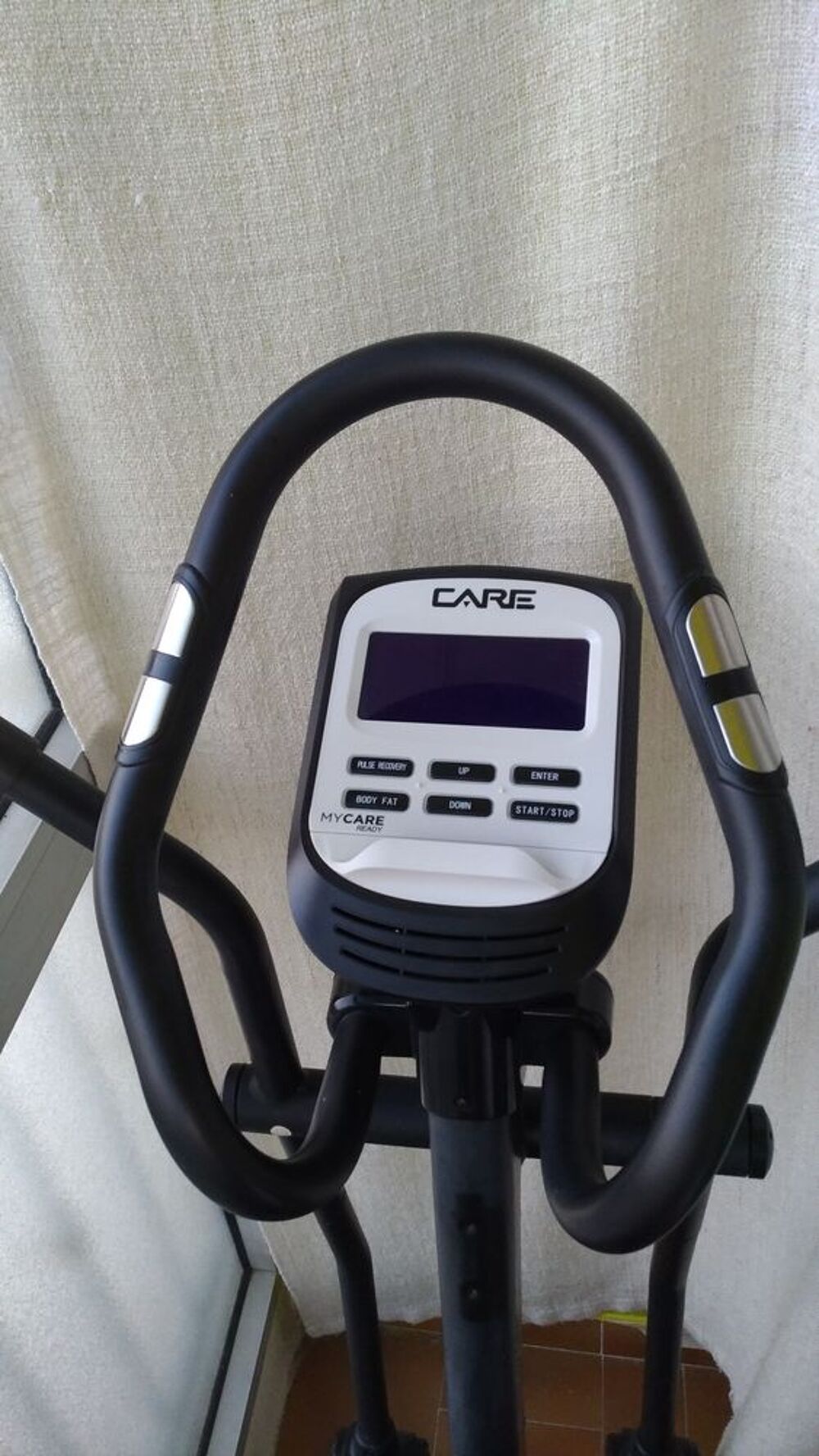 V&eacute;lo elliptique CARE Futura Ltd III Sports