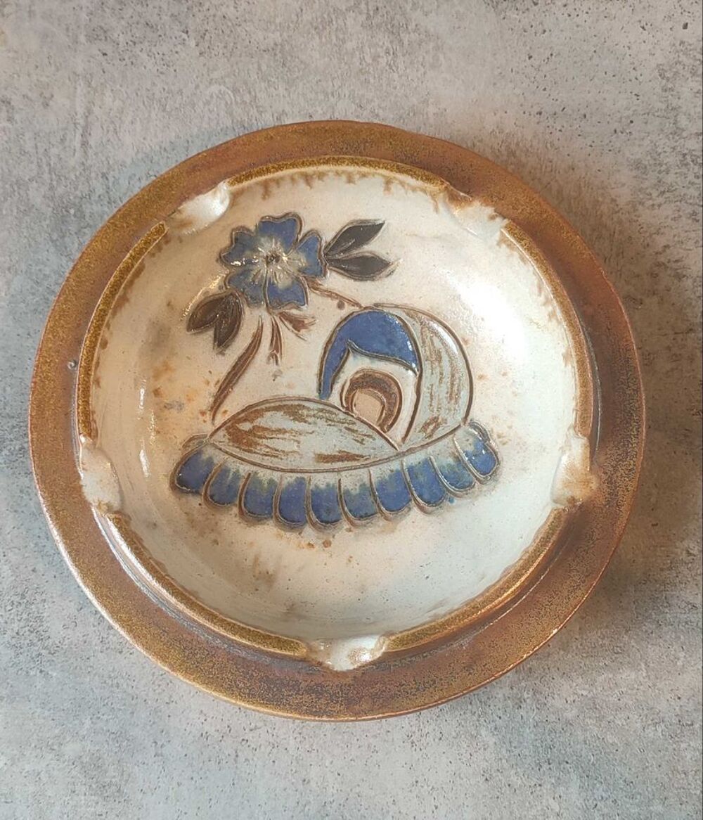 Assiette enfant sign&eacute;e Dubois gr&egrave;s de Bouffioulx 