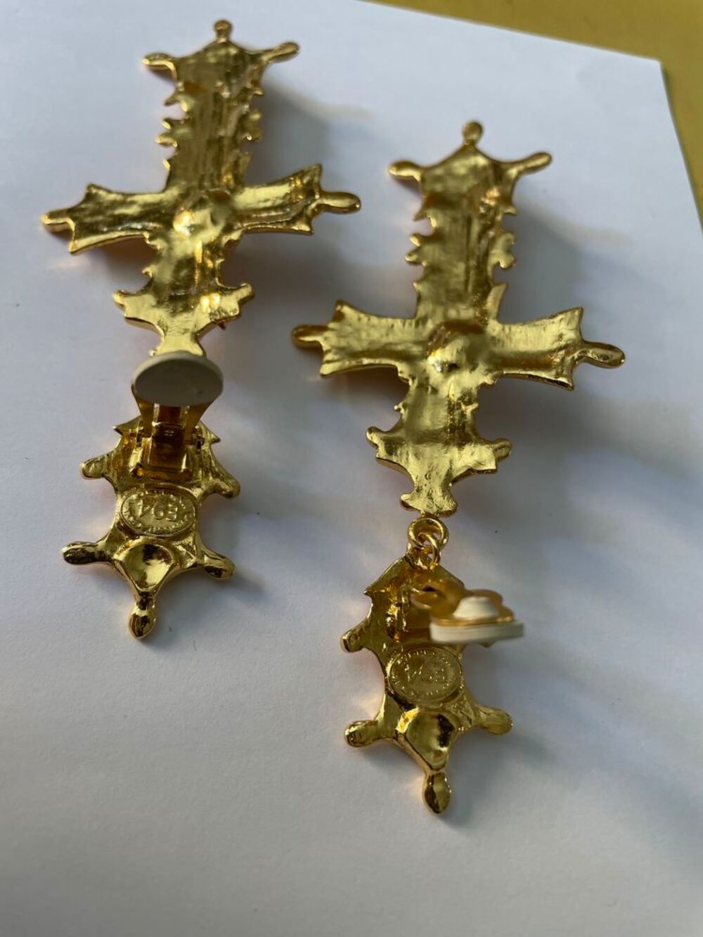 BO Clip croisillons email rose nacr&eacute; pendant croix +perle CL Bijoux et montres