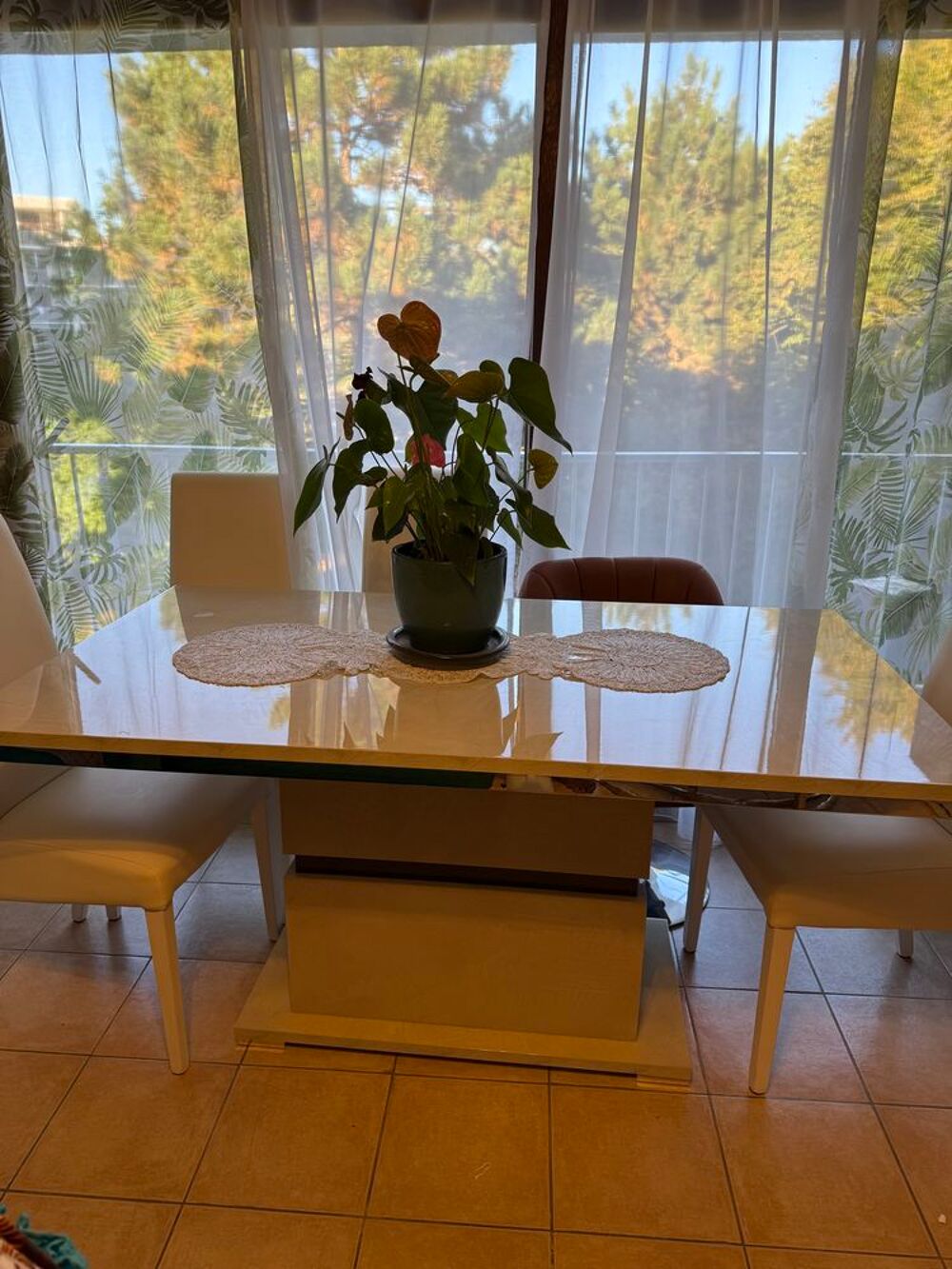 Table + 4 chaises Meubles