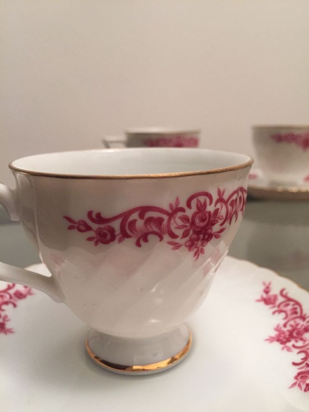 6 tasses et sous tasses en porcelaine Décoration