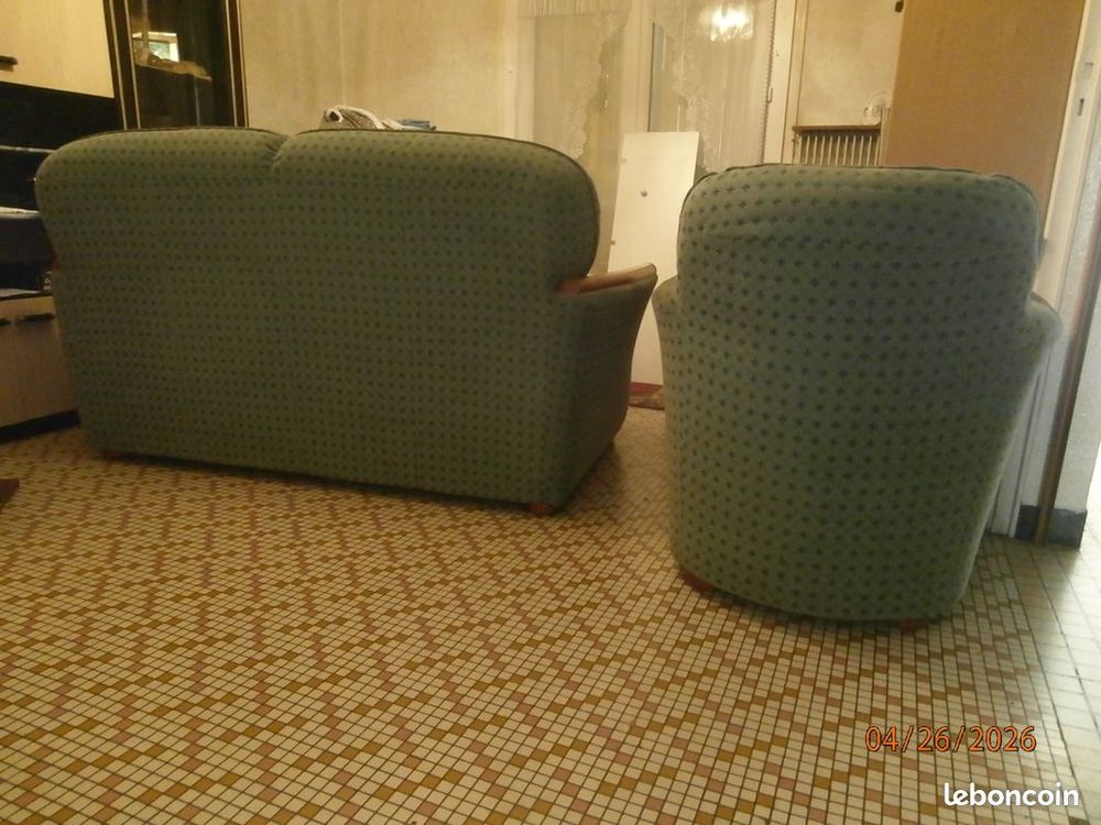 Canap&eacute; et fauteuil assorti de couleur verte Meubles