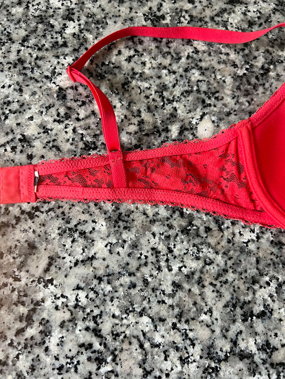 Soutien-Gorge Dentelle Rouge ? Taille 90B ? Neuf Vêtements