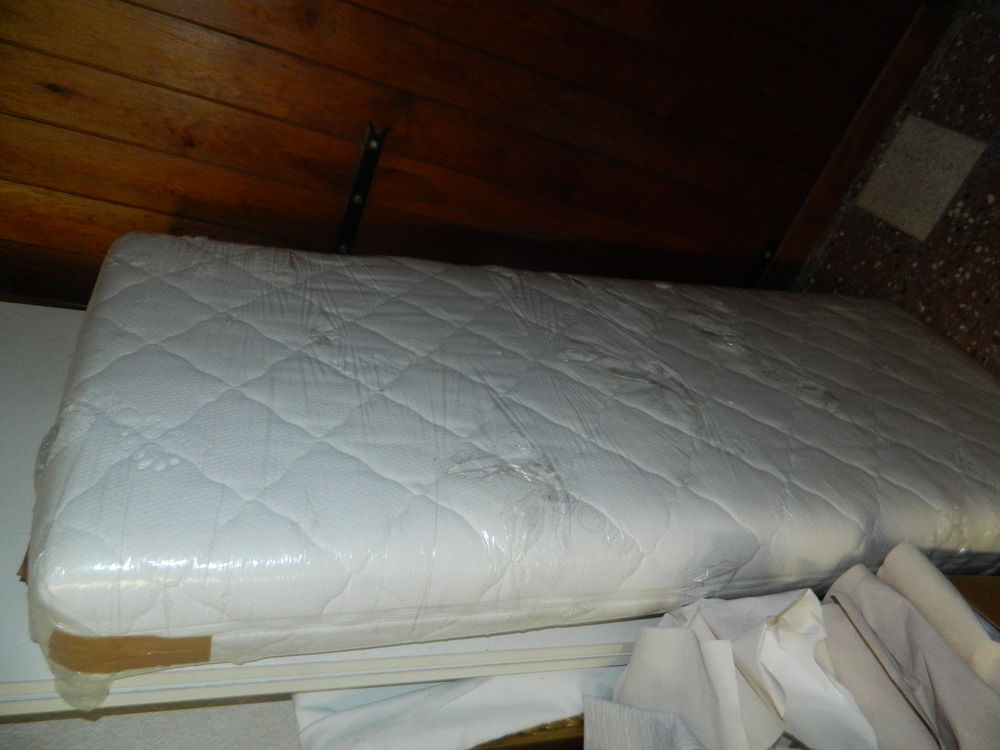 MATELAS ENFANT (1 m 39 x 60 cm) EN TRES BON ETAT Meubles