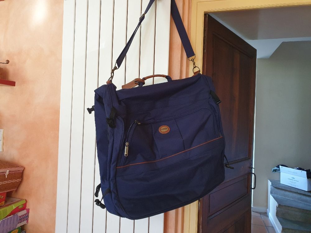 Porte habits/Bagages/Penderie &agrave; v&ecirc;tements, costumes Maroquinerie
