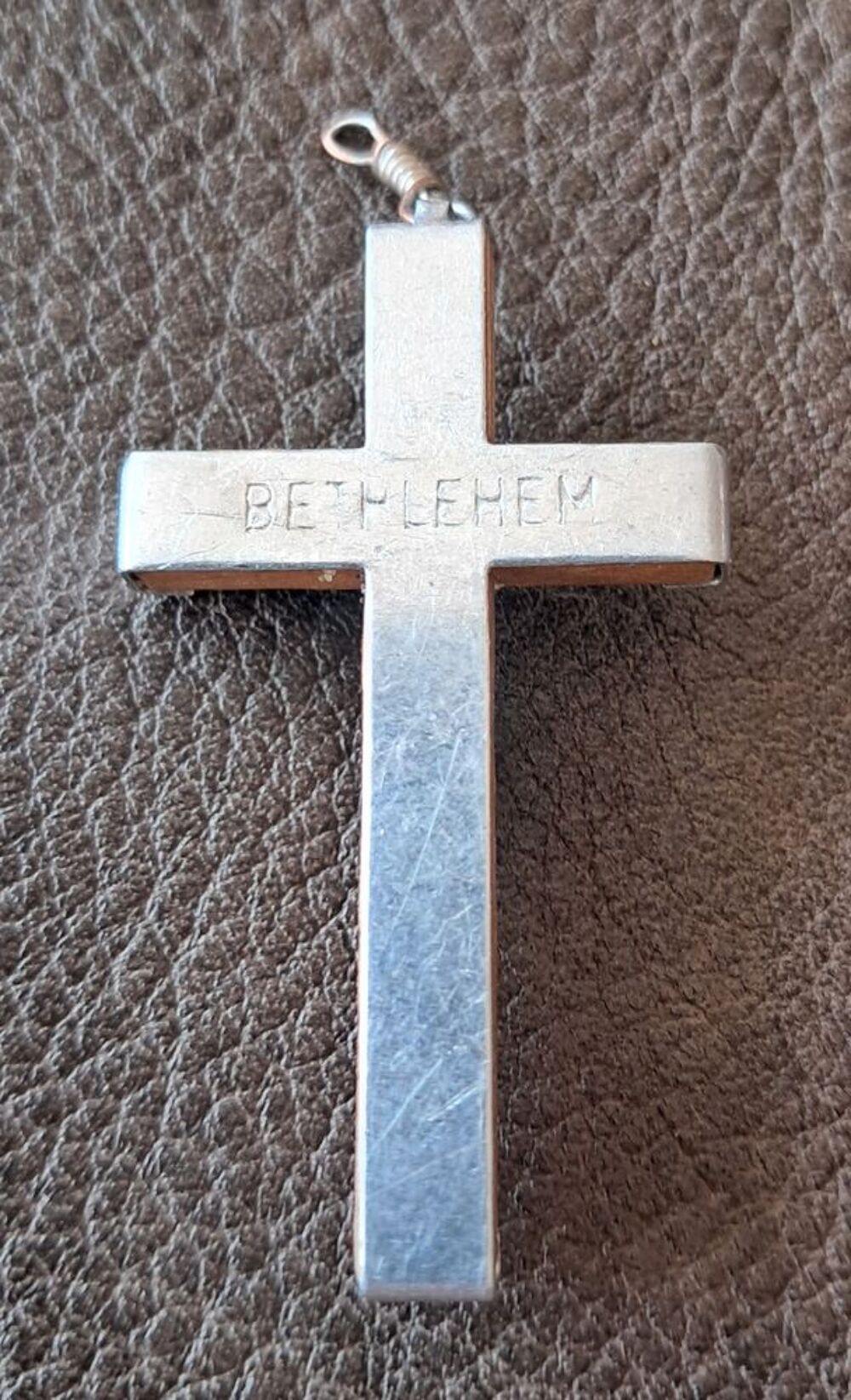 pendentif m&eacute;daillon croix chr&eacute;tienne crucifix avec j&eacute;sus Bijoux et montres
