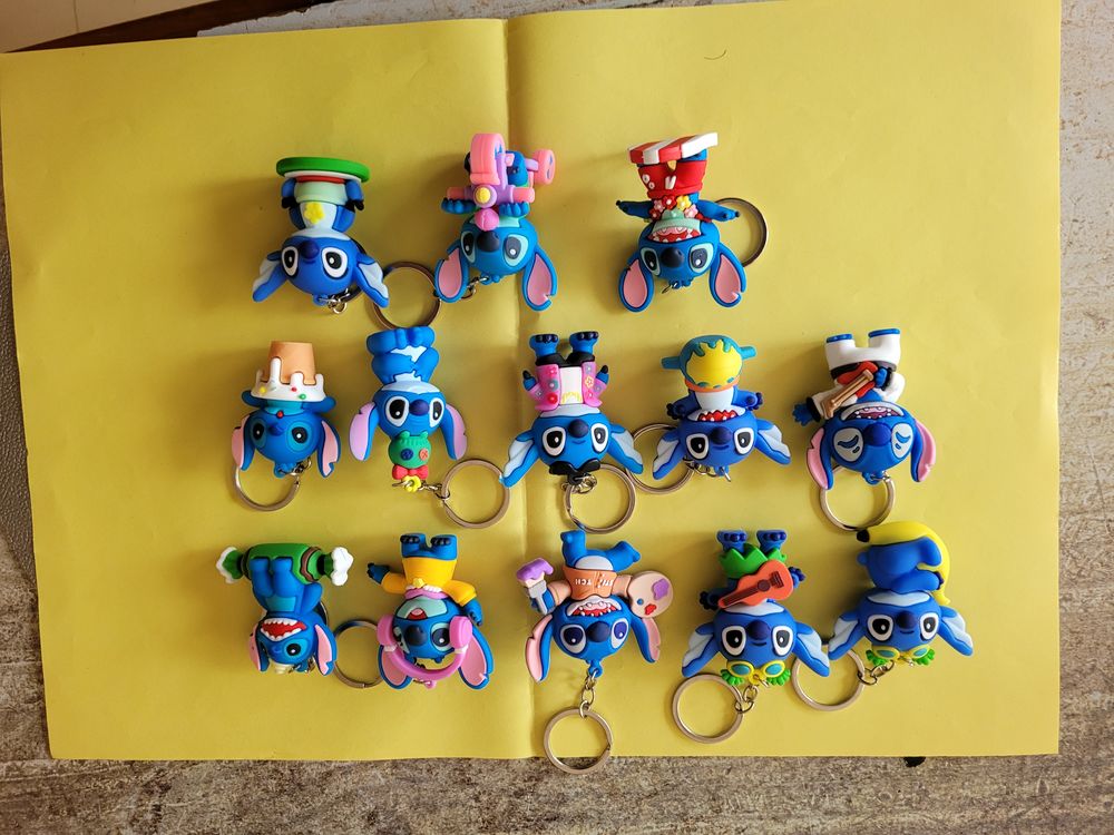 lot de 13 porte cle STITC articles assez rares 