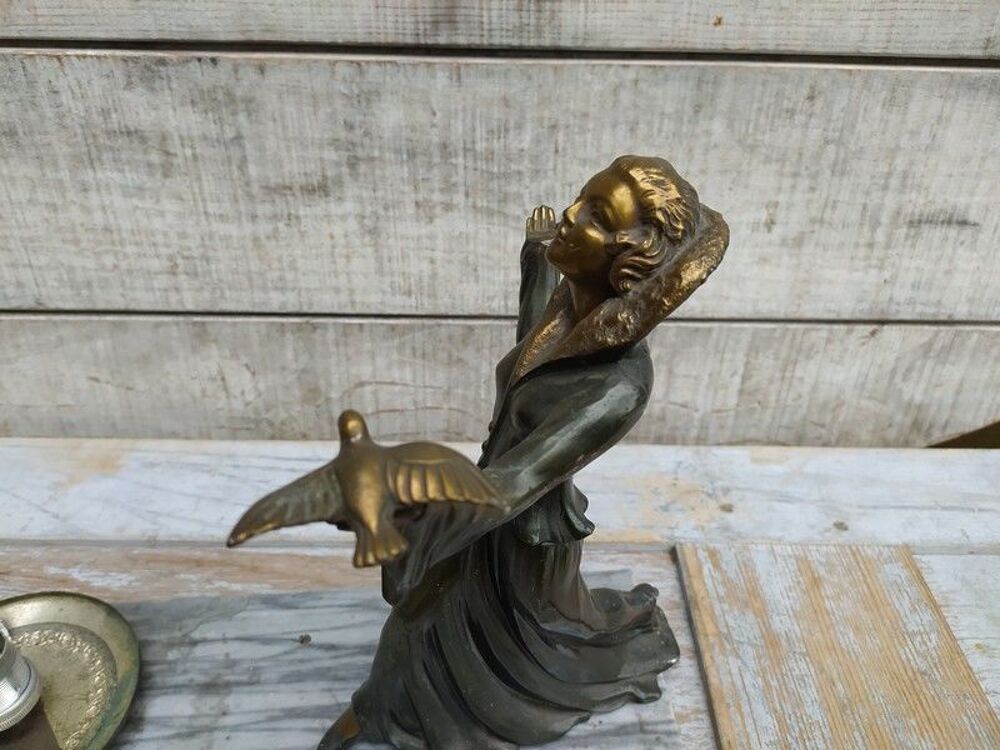 Lampe Art D&eacute;co Sculpture Femme avec Oiseau Décoration