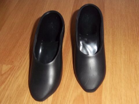 1 paire de chaussures noires poup�e Jumaco 5 Colombier-Fontaine (25)