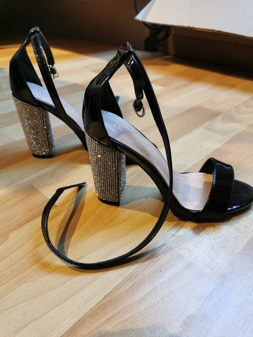 SANDALES A TALONS STRASS Chaussures