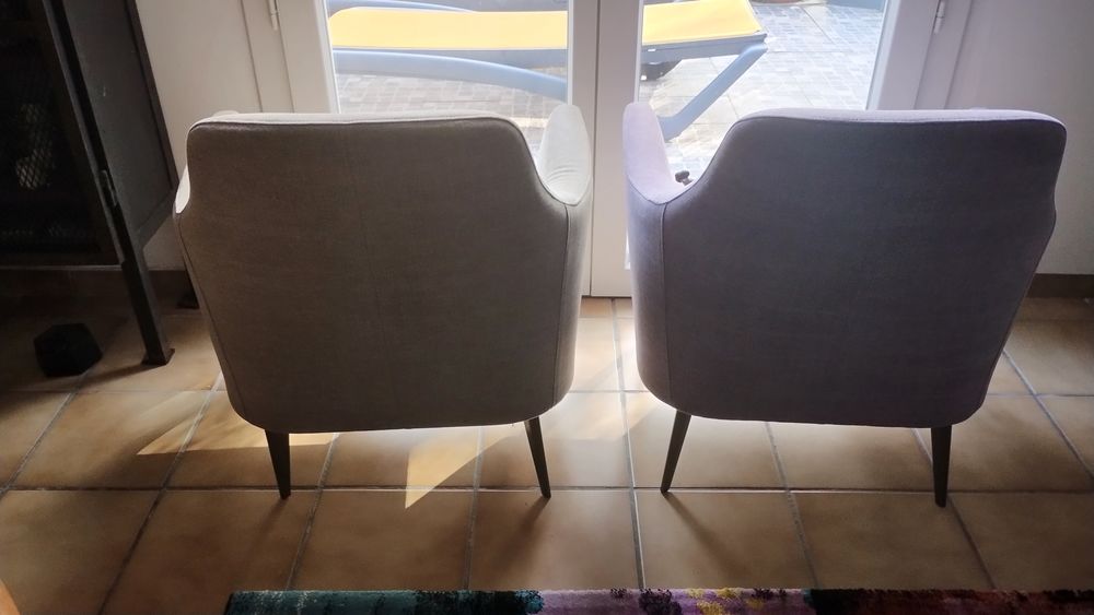 Lot de deux fauteuils de marque Furninova Meubles