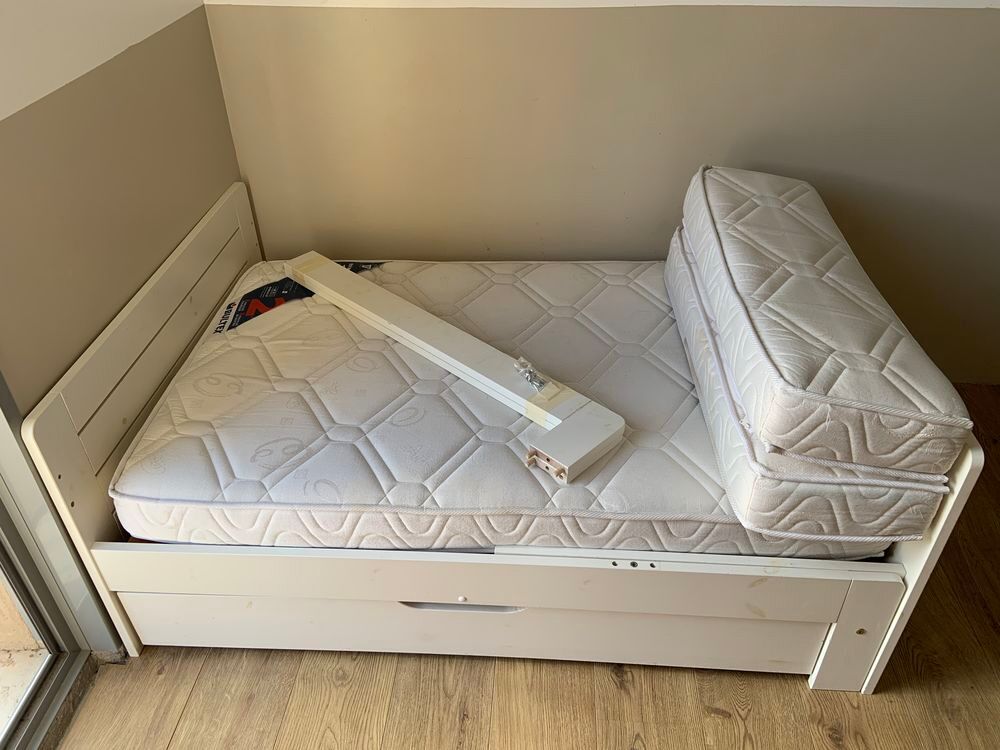Lit &eacute;volutif (sommier + matelas bultex + tiroir + barri&egrave;res) Meubles