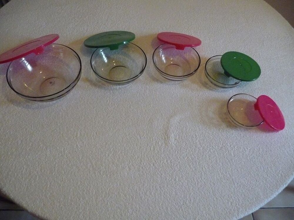 5 saladiers verre d&eacute;cor&eacute; avec couvercles - NEUFS Cuisine