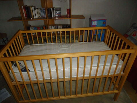 Lit en bois pour enfant avec matelas et Lit Parapluie 0 Billre (64)
