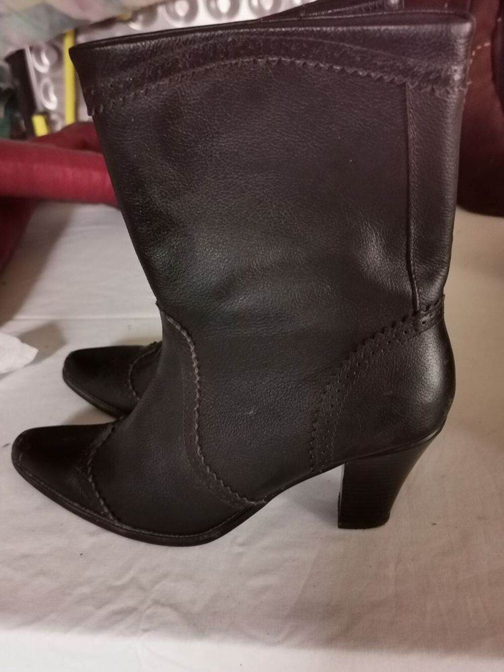 Botte marron cuir taille 40
Chaussures