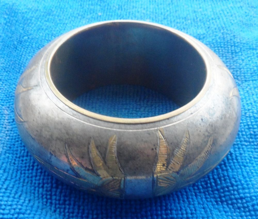 Bracelet fantaisie laiton &eacute;pais tr&egrave;s joli neuf jamais port&eacute; Bijoux et montres
