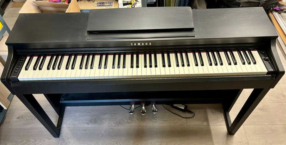 Piano num&eacute;rique Yamaha Clavinova CLP-525B Instruments de musique