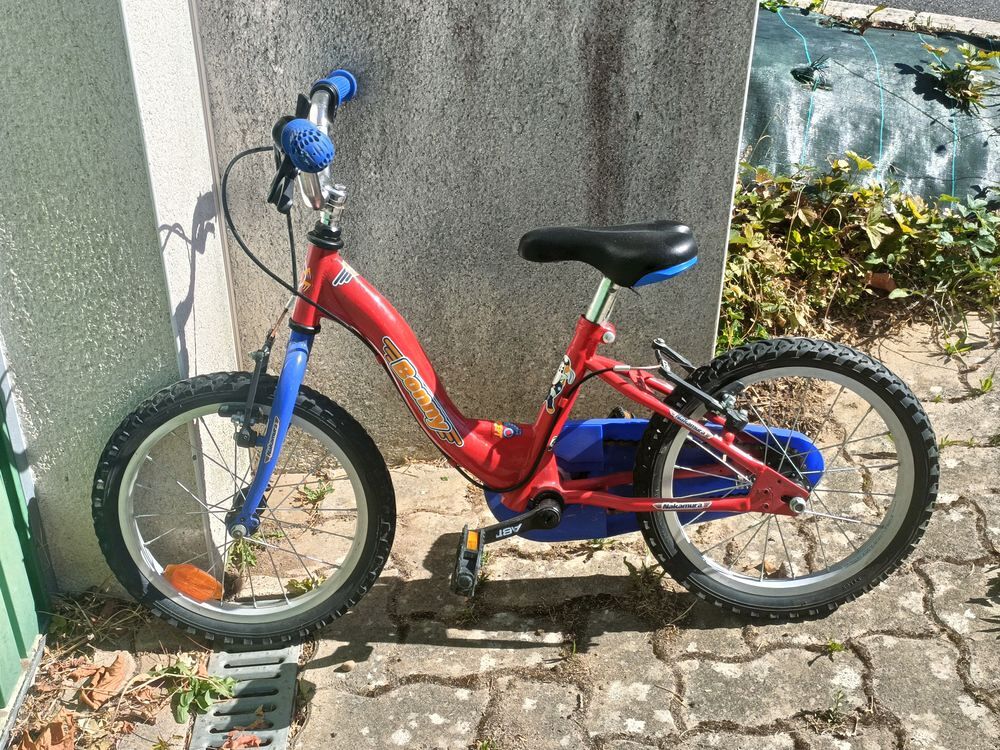 V&eacute;lo enfant rouge Vélos