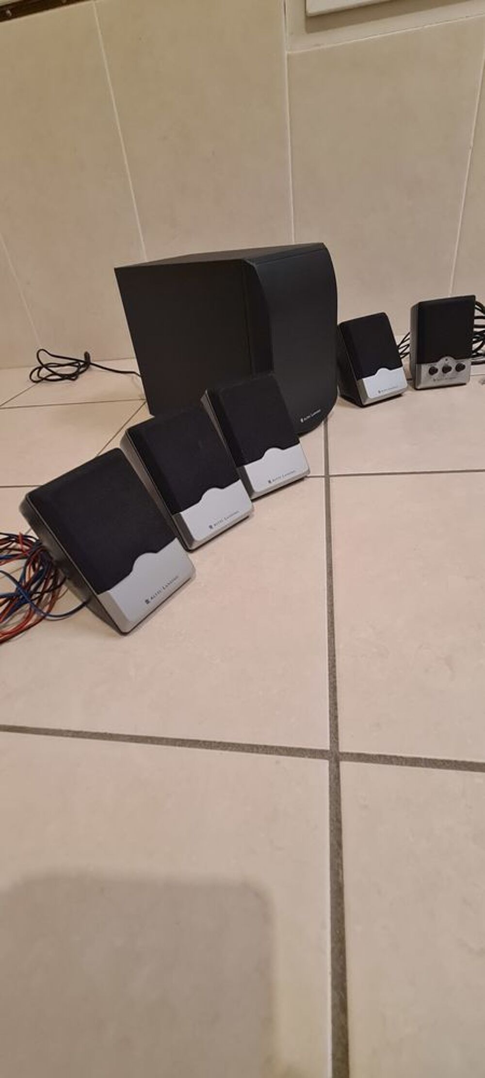 Caisson de basse et 5 satellites connexion jack Audio et hifi