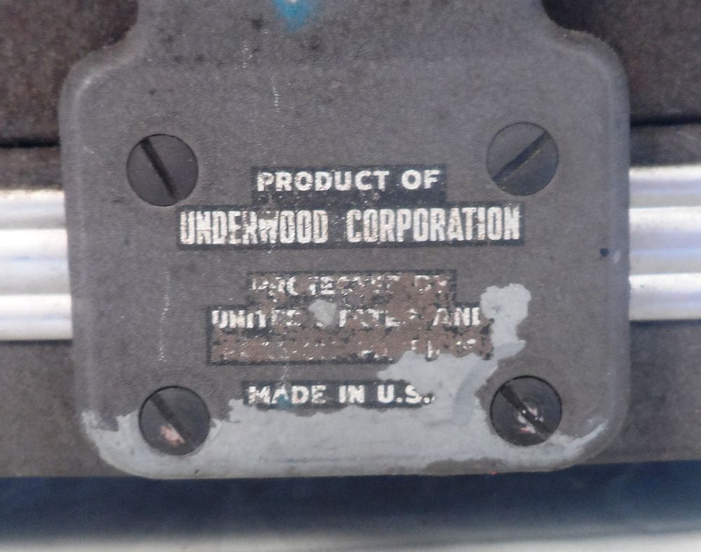 Machine &agrave; &eacute;crire UNDERWOOD des AN 30/40 made in USA 
