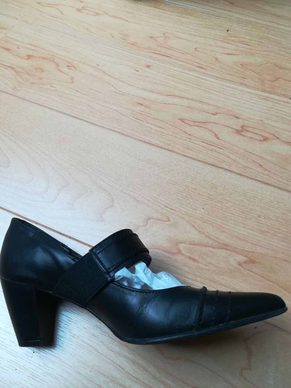 CHAUSSURES FEMME avec bride / COLORIS NOIR / PT 36 
Chaussures