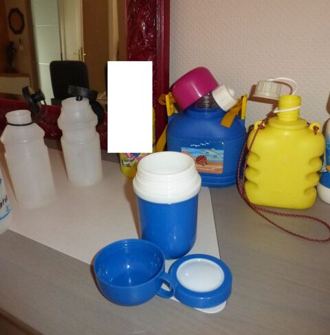 GOURDE / BIDON divers 1 Doussard (74)