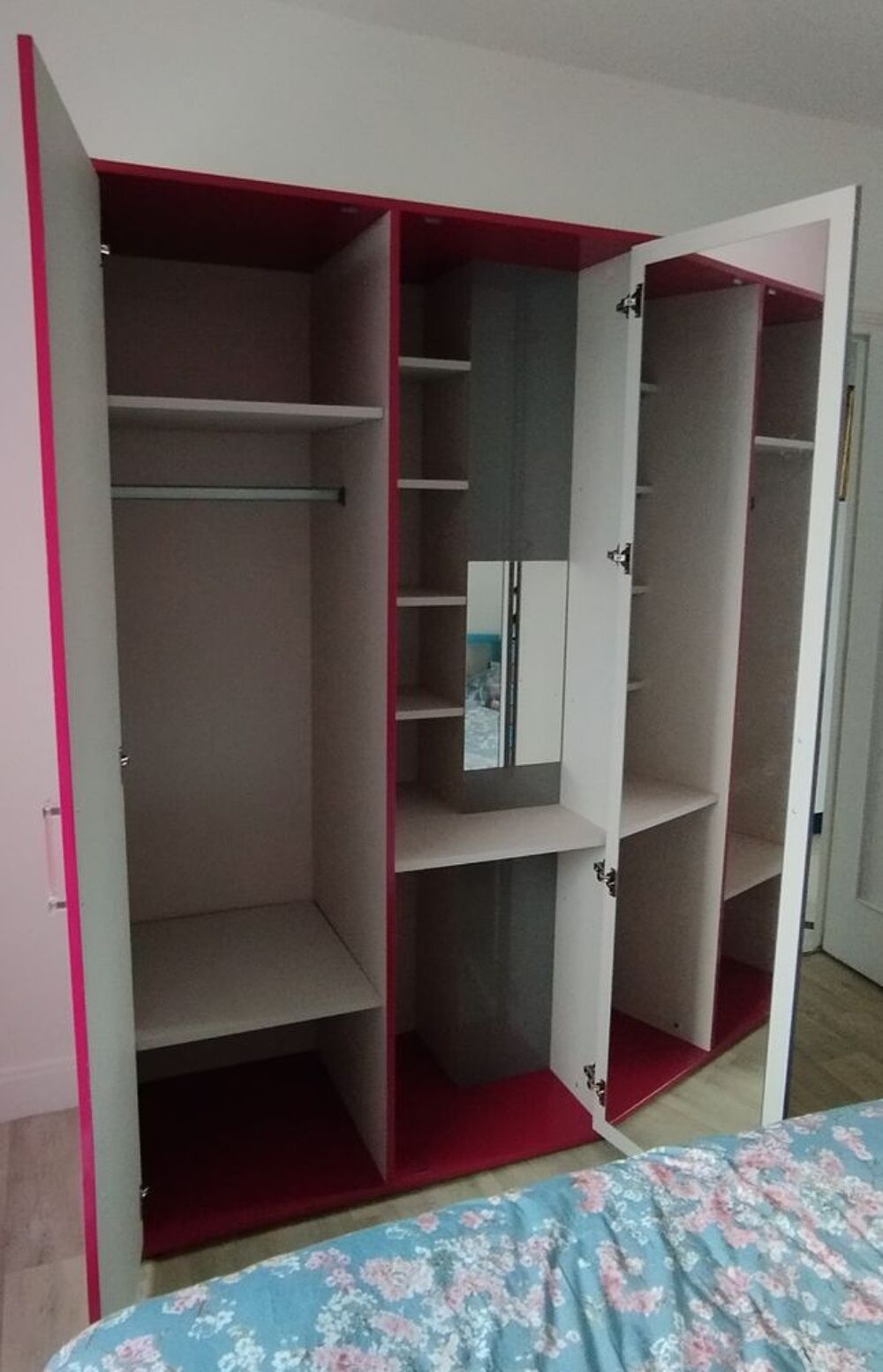 Tr&egrave;s belle armoire laqu&eacute;e Meubles