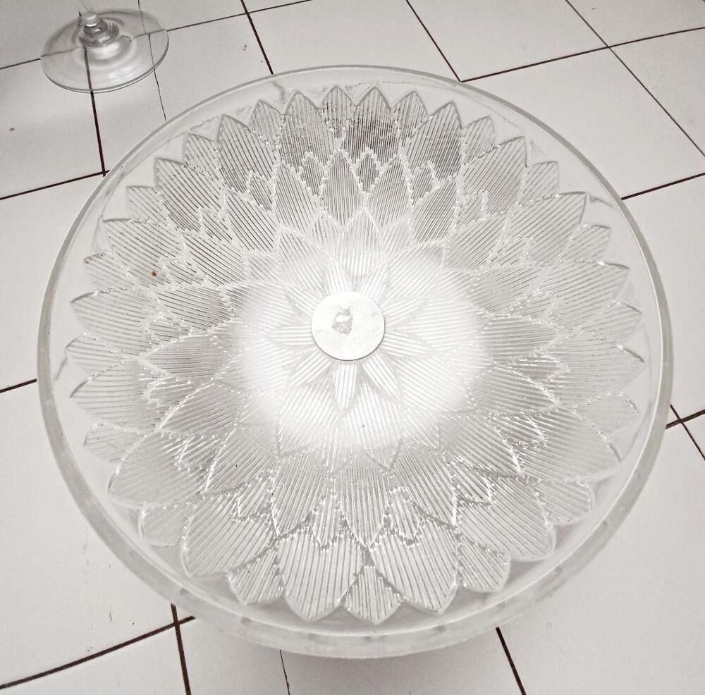 ?	Coupe &agrave; fruit ou autre en verre cisel&eacute;e fleurs de lotus Décoration