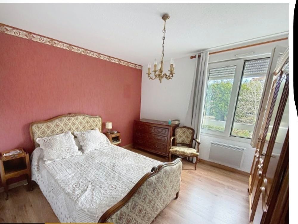 &agrave; vendre lit capitonn&eacute;e 140x190 Meubles