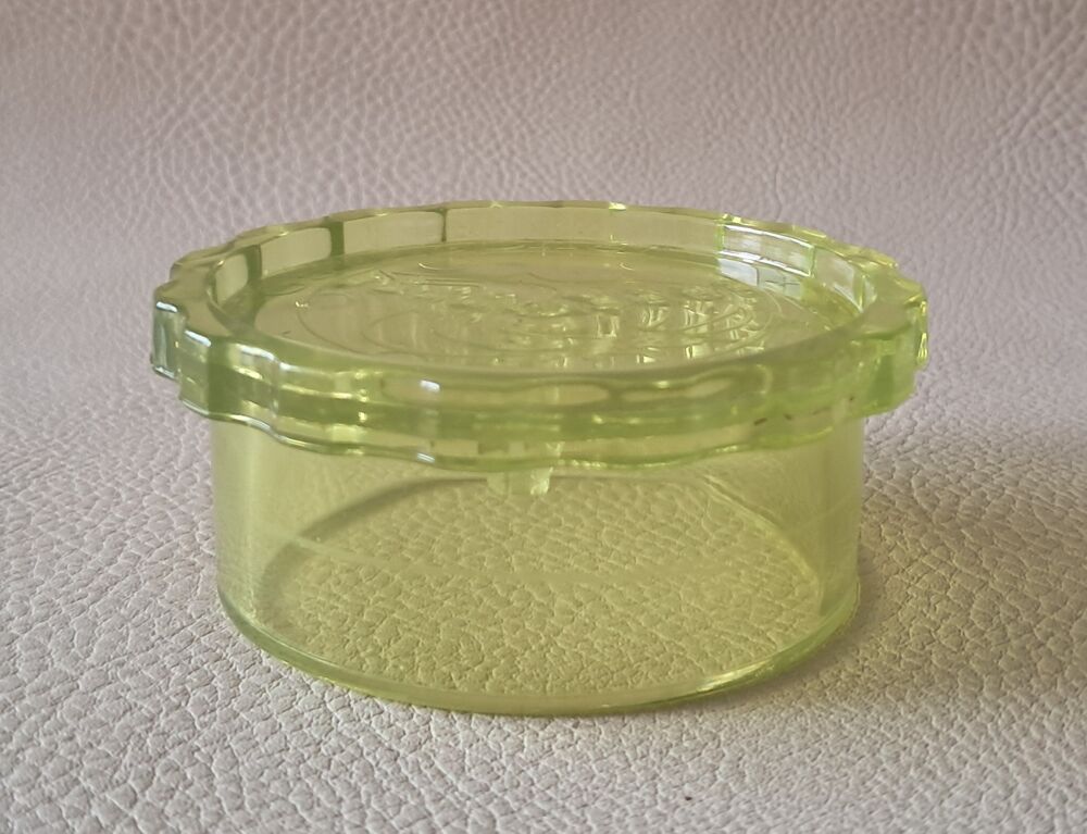 presse ail en acrylique marque garlic chef 
diam&egrave;tre 8 cm
Cuisine