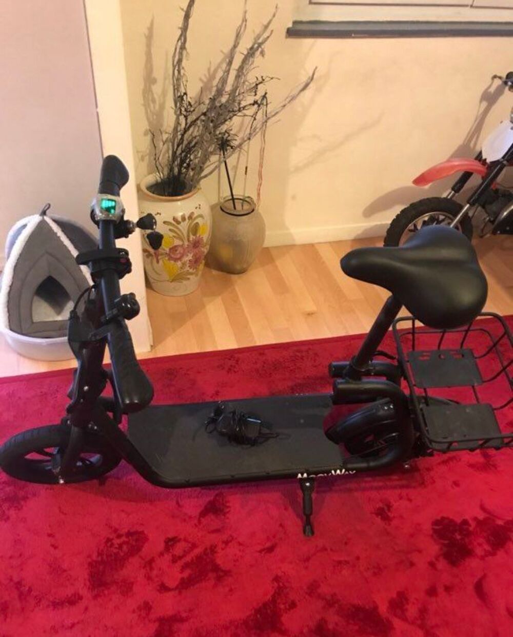 Trottinette &eacute;lectrique neuf Vélos