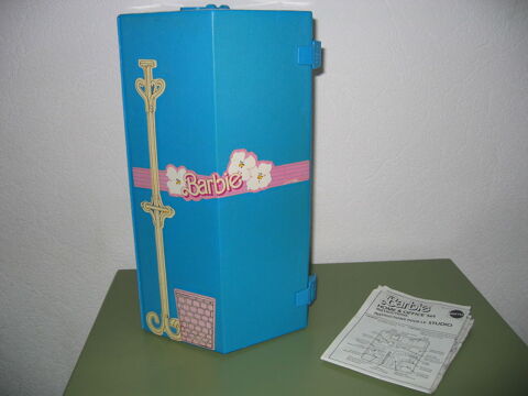 Valisette Mattel chambre/sjour Barbie 1983
60 Cambrai (59)
