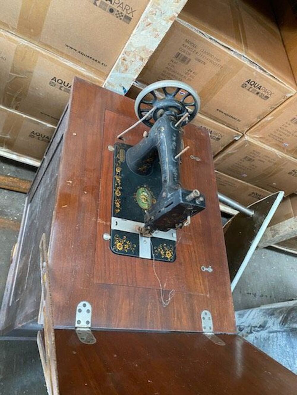 Machine &agrave; coudre ancienne Mundlos avec armoire Electroménager