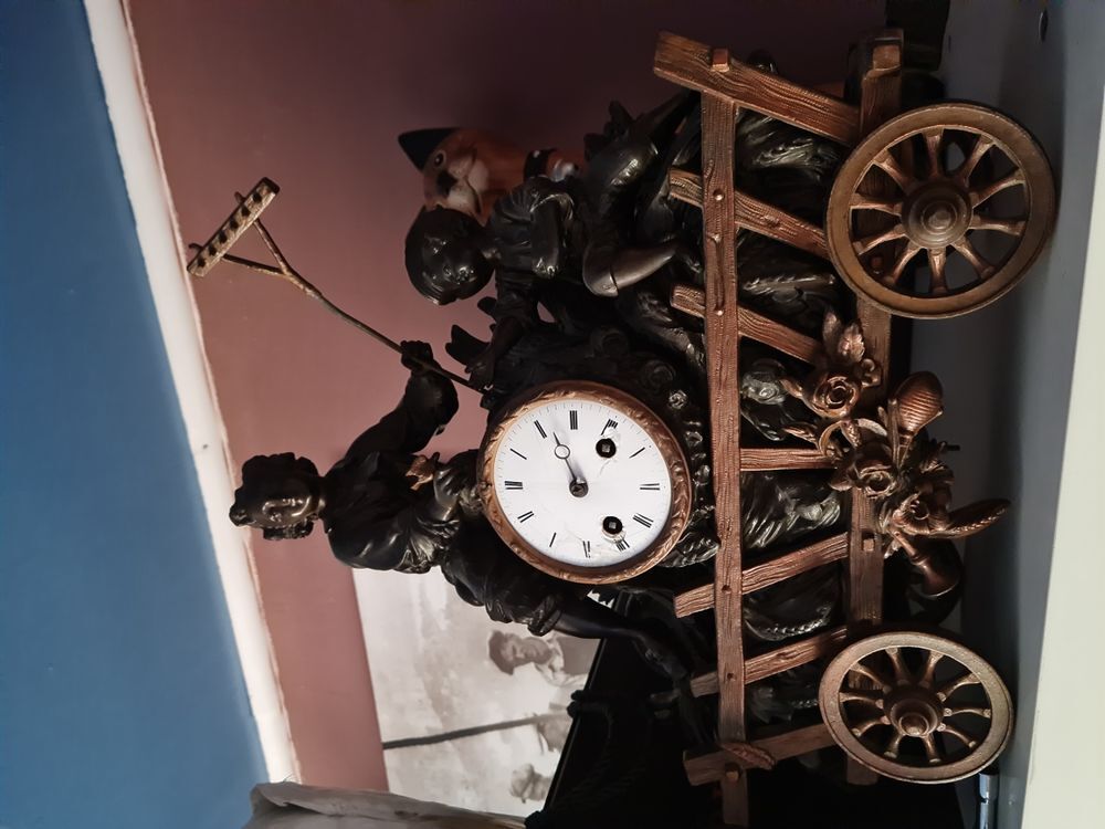 Pendule ancienne je pense qu'il faut la r&eacute;parer 