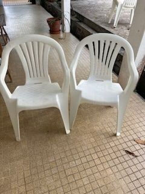 ensemble table de 12 couverts avec 6 chaises en blanc 80 Martinique (97)