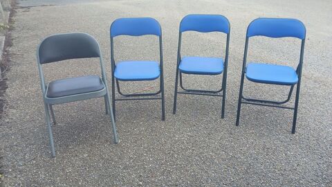 LOT DE 4 CHAISES PLIANTES MÉTALLIQUES à 40€ 40 Servas (01)