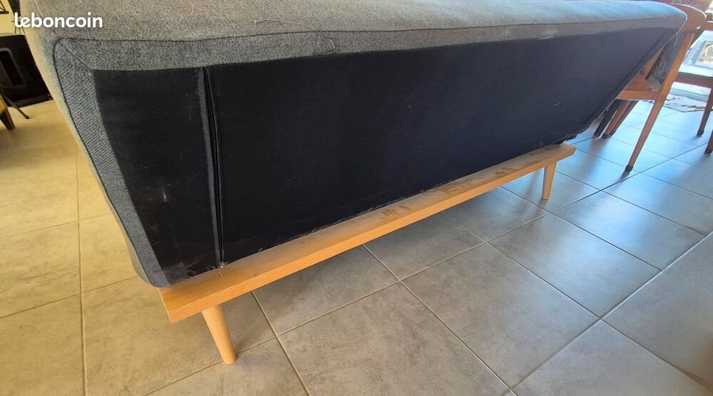 Canap&eacute; convertible couchage occasionnel ferme
Meubles