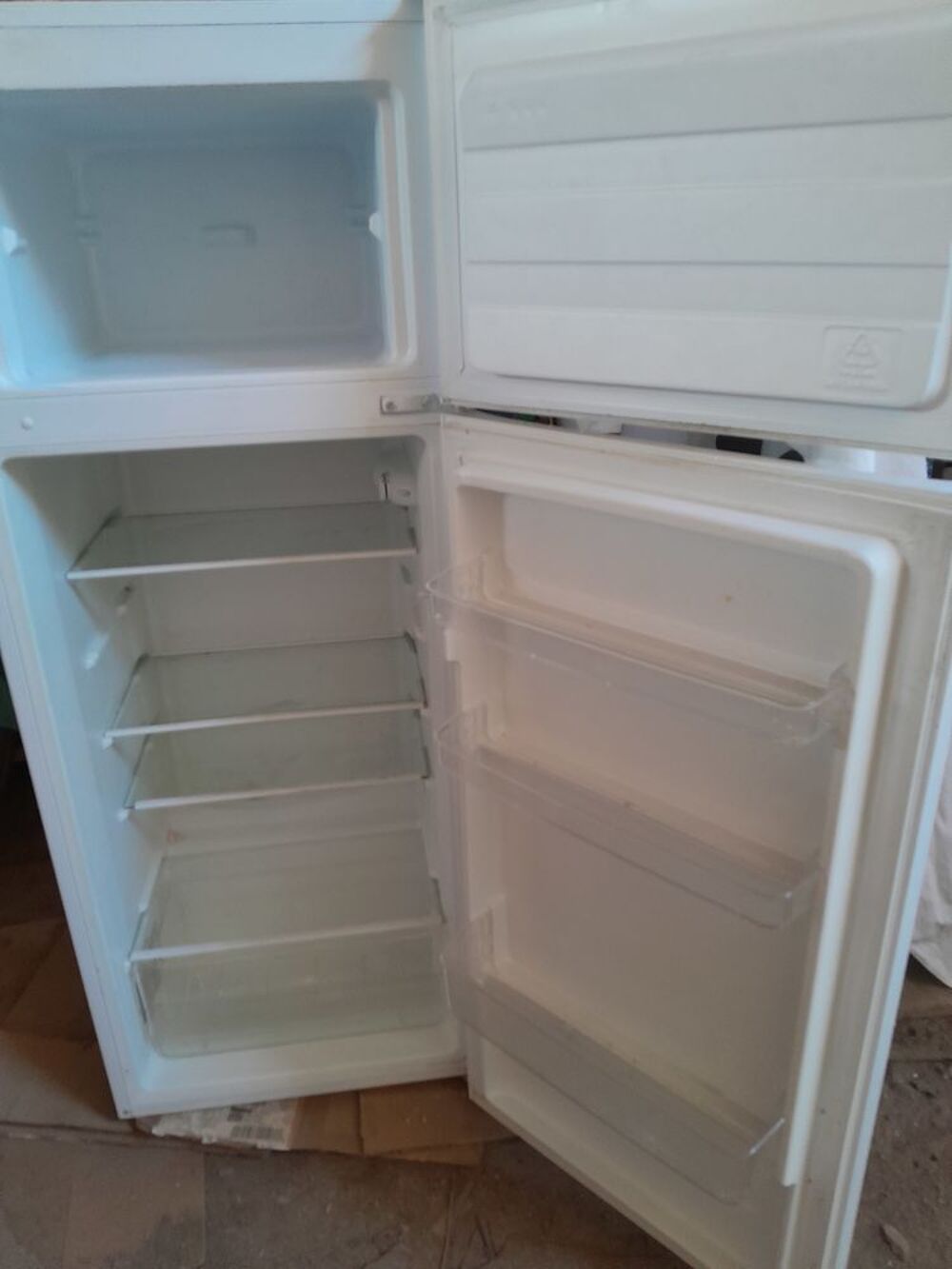 R&eacute;frig&eacute;rateur cong&eacute;lateur 210 litres Electroménager