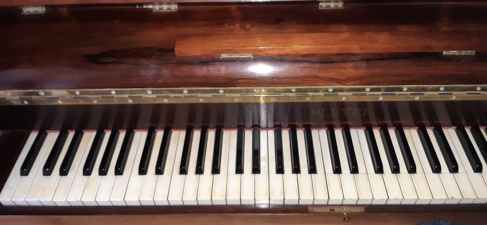 piano droit Instruments de musique