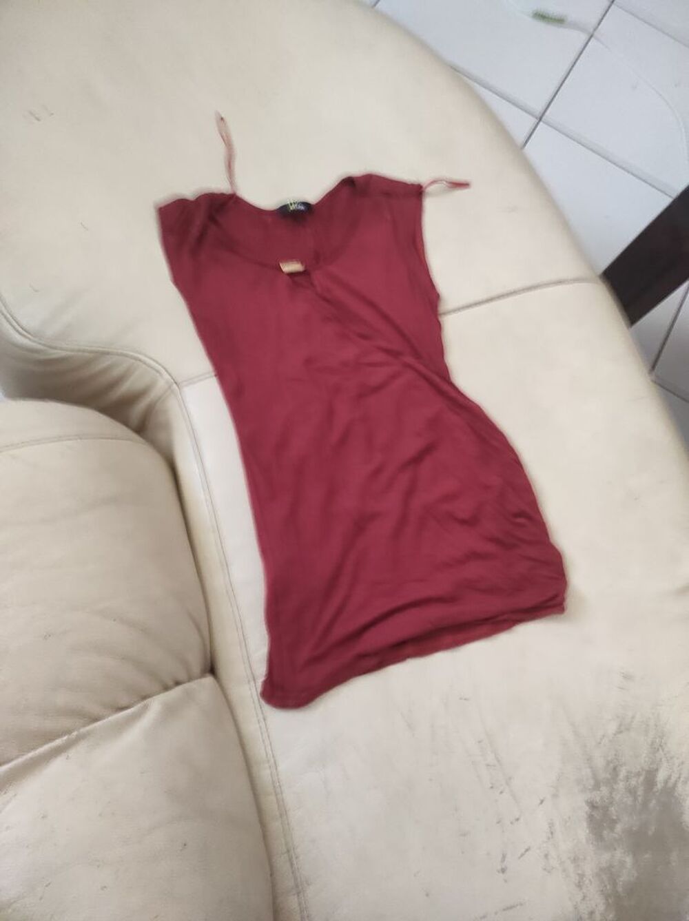 10€ deux haut taille XS et 38/40 Vêtements